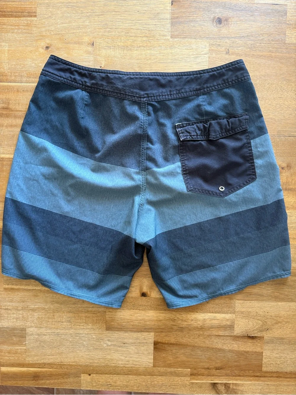 Quiksilver Men’s Dark Blue and Light Blue Striped Board Shorts Size 33